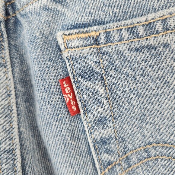 Levi's High Waisted Mom Jeans Light Wash Distressed Women's 29 - Picture 6 of 9